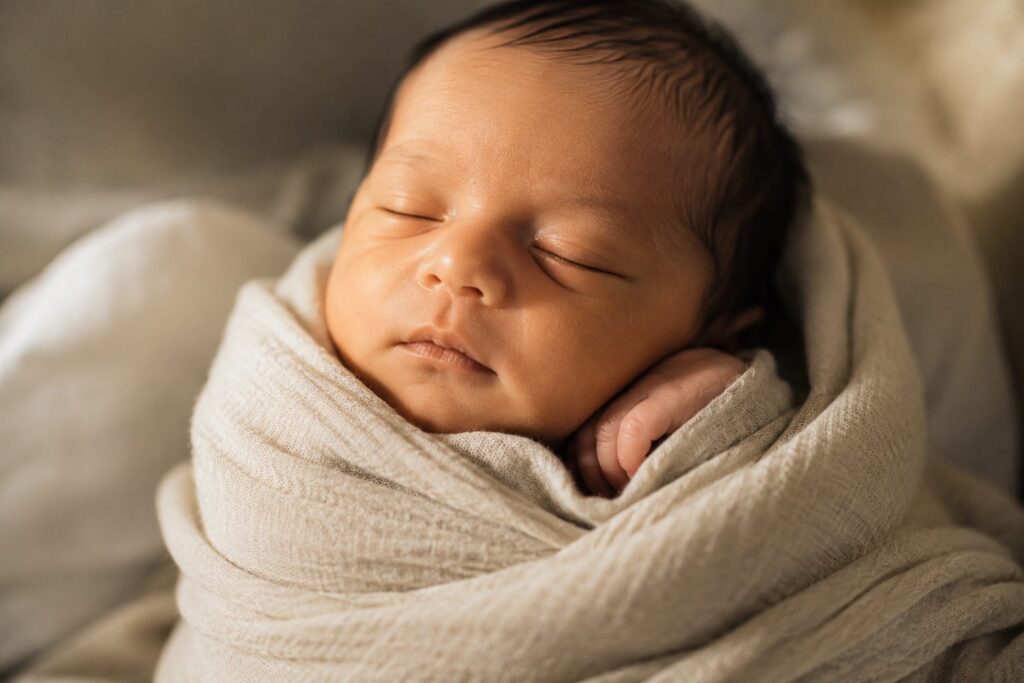 Cara Bedung Bayi dengan Selamat & Bila Perlu Berhenti