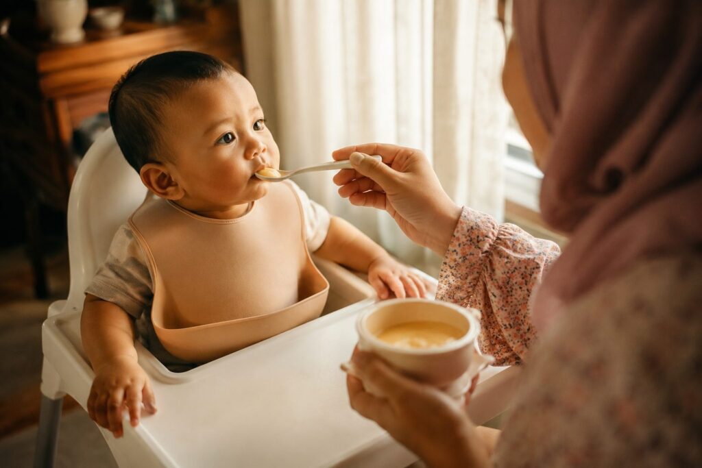 Menu MPASI Bayi 6 Bulan: Panduan Mula Makanan Pejal